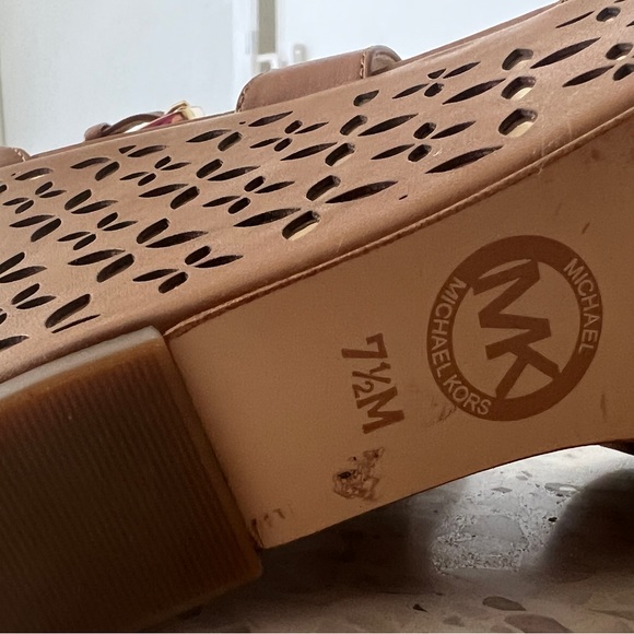 Michael Kors Sienna Floral Leather Acorn Gold inlay platform sandals. - Picture 8 of 8